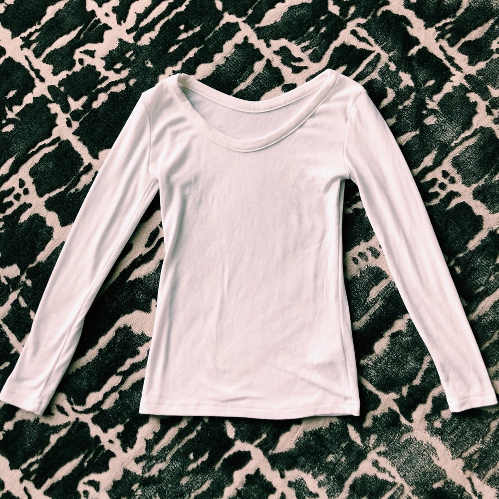 White long-sleeved t-shirt